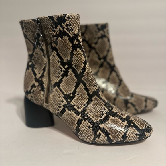 Sbicca| Snake print bootie size 8 - Picture 1 of 6